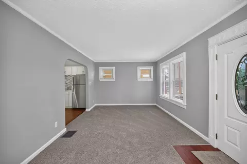 Living - 1507 Monroe St, Covington, KY 41014 photo 4 of 5