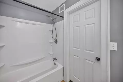 Bath - 1507 Monroe St, Covington, KY 41014 photo 3 of 3
