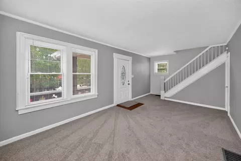 Living - 1507 Monroe St, Covington, KY 41014 photo 2 of 5