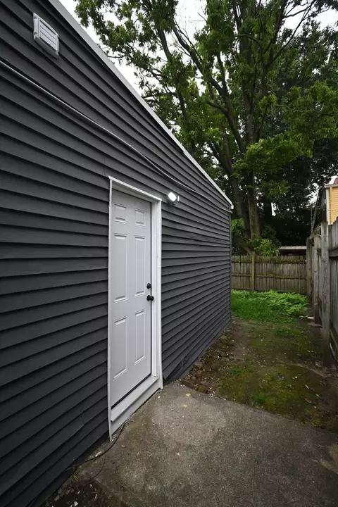 Exterior - 129 W 9th St, Covington, KY 41011 photo 4 of 7