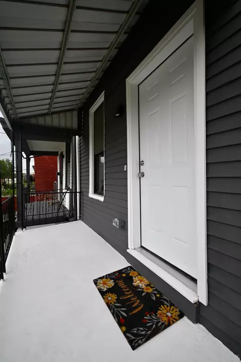 Exterior - 129 W 9th St, Covington, KY 41011 photo 3 of 7