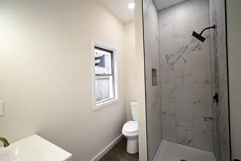 Bath - 129 W 9th St, Covington, KY 41011 photo 1 of 1