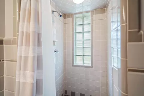 Bath - 25 Lorup Ave, Covington, KY 41011 photo 2 of 3