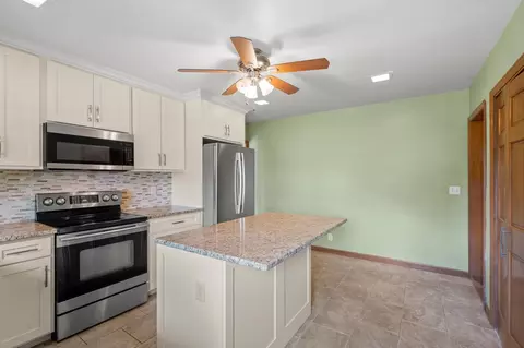 Kitchen - 25 Lorup Ave, Covington, KY 41011 photo 2 of 3