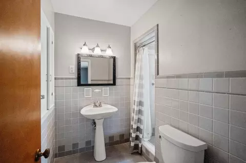 Bath - 25 Lorup Ave, Covington, KY 41011 photo 1 of 3