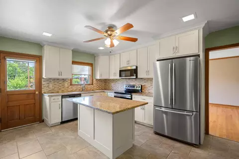 Kitchen - 25 Lorup Ave, Covington, KY 41011 photo 1 of 3