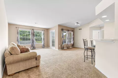 Living - 562 Fawn Run Dr, Cold Spring, KY 41076 photo 2 of 4