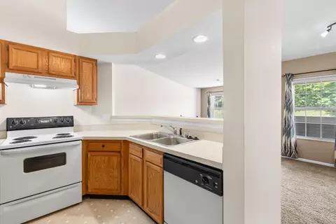 Kitchen - 562 Fawn Run Dr, Cold Spring, KY 41076 photo 3 of 3