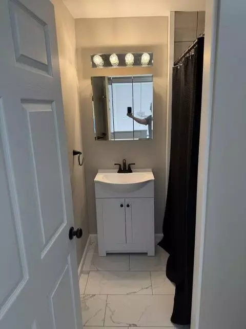 Bath - 111 Parkview St, Augusta, KY 41002 photo 1 of 2
