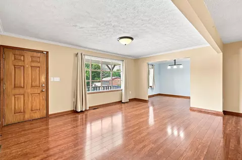 Living - 2598 Lake Ct, Villa Hills, KY 41017 photo 3 of 7
