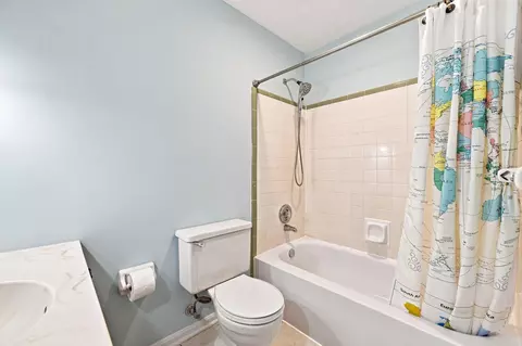 Bath - 2598 Lake Ct, Villa Hills, KY 41017 photo 3 of 4