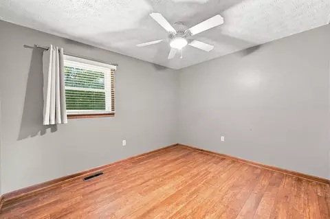 Bedroom - 2598 Lake Ct, Villa Hills, KY 41017 photo 3 of 6