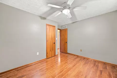 Bedroom - 2598 Lake Ct, Villa Hills, KY 41017 photo 4 of 6