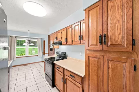Kitchen - 2598 Lake Ct, Villa Hills, KY 41017 photo 4 of 4