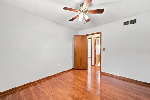 Bedroom - 2598 Lake Ct, Villa Hills, KY 41017 photo 6 of 6