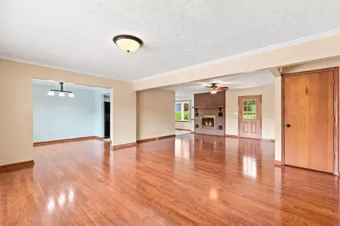 Living - 2598 Lake Ct, Villa Hills, KY 41017 photo 1 of 7