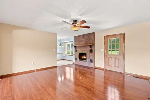 Living - 2598 Lake Ct, Villa Hills, KY 41017 photo 5 of 7