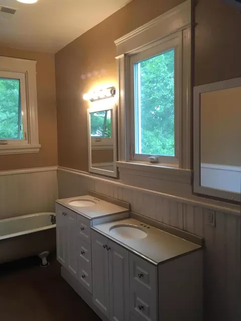 Bath - 136 E 25th St, Covington, KY 41014 photo 4 of 4