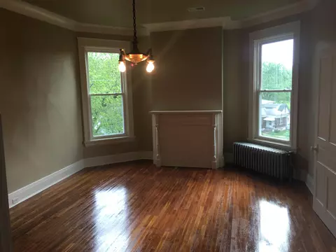 Living - 136 E 25th St, Covington, KY 41014 photo 3 of 5