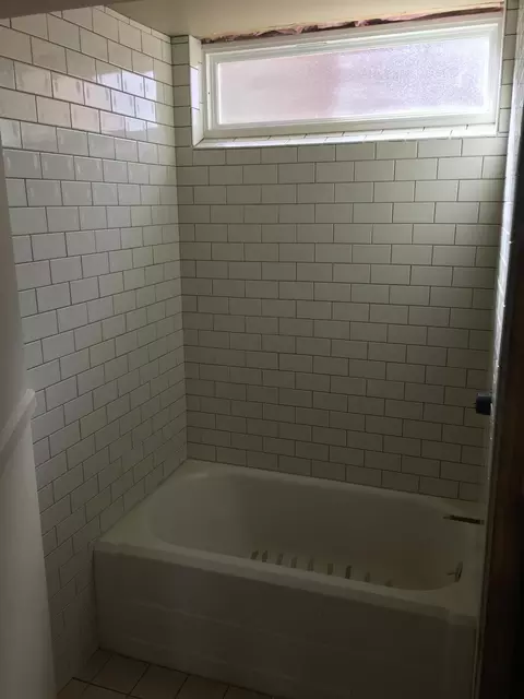 Bath - 136 E 25th St, Covington, KY 41014 photo 2 of 4