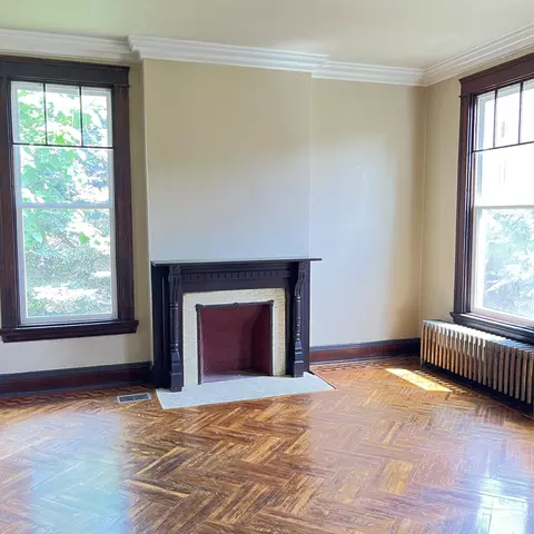 Living - 136 E 25th St, Covington, KY 41014 photo 1 of 5