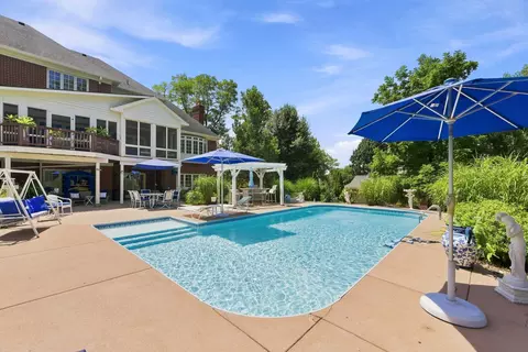 Exterior - 804 Windgate Ct, Villa Hills, KY 41017 photo 6 of 12