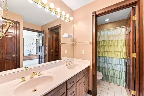 Bath - 804 Windgate Ct, Villa Hills, KY 41017 photo 3 of 3