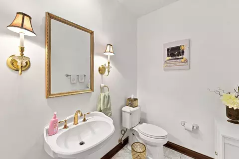 Bath - 804 Windgate Ct, Villa Hills, KY 41017 photo 1 of 3