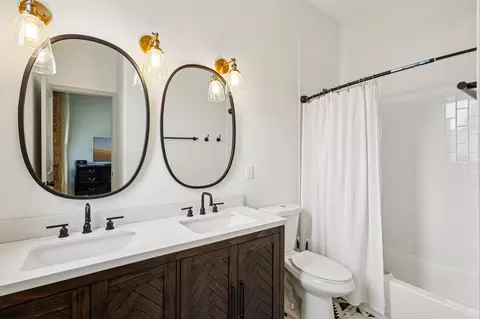Bath - 1109 Lee St, Covington, KY 41011 photo 1 of 3
