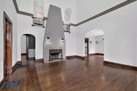Living - 217 E 26th St, Covington, KY 41014 photo 1 of 5