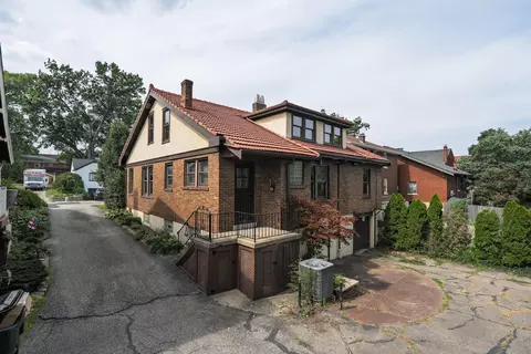 Exterior - 217 E 26th St, Covington, KY 41014 photo 2 of 7