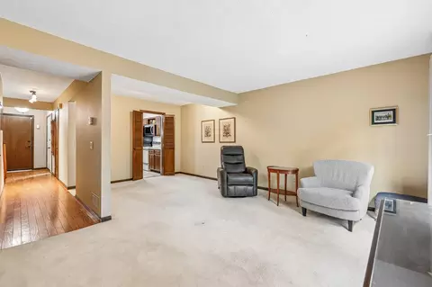 Living - 2902 Prospect Point Dr, Villa Hills, KY 41017 photo 2 of 4