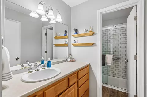 Bath - 2902 Prospect Point Dr, Villa Hills, KY 41017 photo 2 of 4