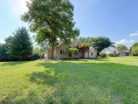 5569 Regal Ridge Dr, Burlington, KY 41005