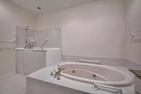 Bath - 159 Summer Ln, Crestview Hills, KY 41017 photo 2 of 5