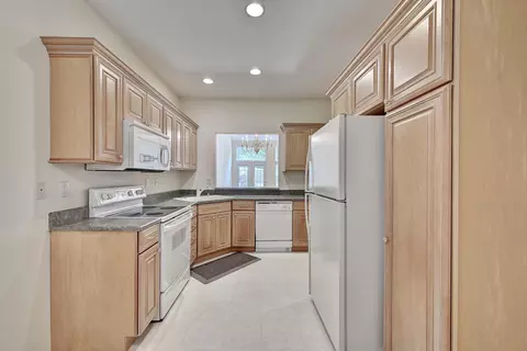 Kitchen - 159 Summer Ln, Crestview Hills, KY 41017 photo 3 of 4