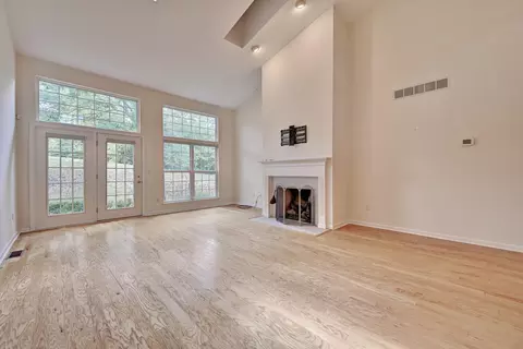 Living - 159 Summer Ln, Crestview Hills, KY 41017 photo 2 of 8