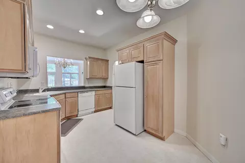 Kitchen - 159 Summer Ln, Crestview Hills, KY 41017 photo 2 of 4