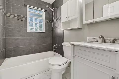 Bath - 2528 Avon Dr, Crescent Park, KY 41017 photo 1 of 1