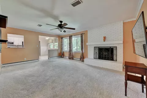 Living - 3114 Bernard Dr, Edgewood, KY 41017 photo 2 of 4