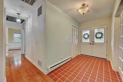 Entry Way - 3114 Bernard Dr, Edgewood, KY 41017 photo 2 of 3