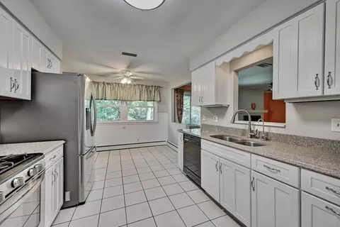 Kitchen - 3114 Bernard Dr, Edgewood, KY 41017 photo 2 of 3