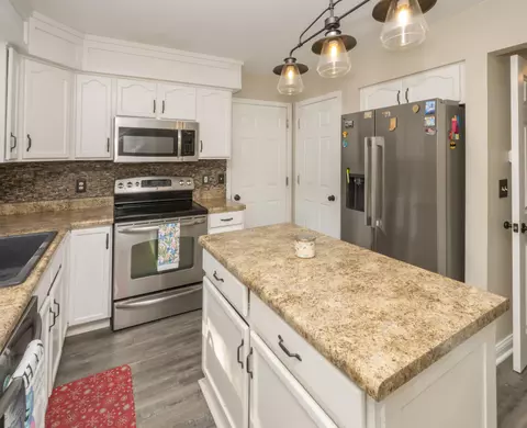 Kitchen - 7602 Cloudstone Dr, Florence, KY 41042 photo 4 of 7