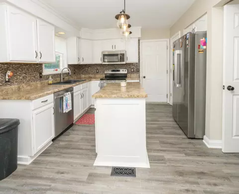 Kitchen - 7602 Cloudstone Dr, Florence, KY 41042 photo 1 of 7