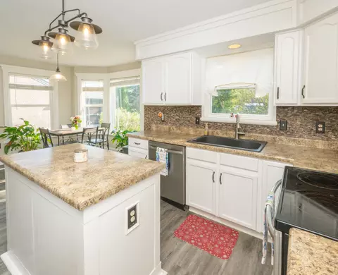 Kitchen - 7602 Cloudstone Dr, Florence, KY 41042 photo 6 of 7