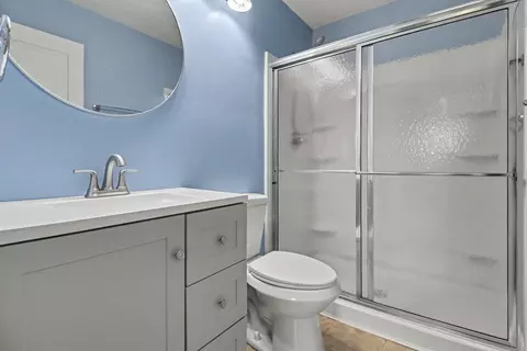 Bath - 2244 Rolling Hills Dr, Covington, KY 41017 photo 2 of 2