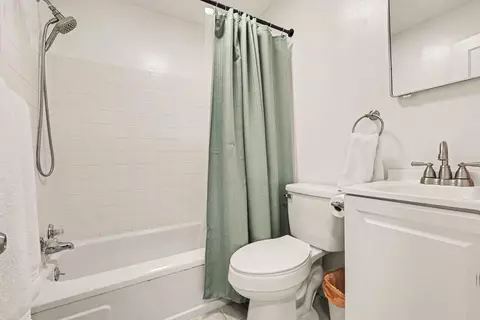 Bath - 832 Willard St, Covington, KY 41011 photo 1 of 3