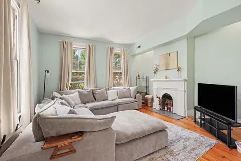 Living - 832 Willard St, Covington, KY 41011 photo 3 of 4