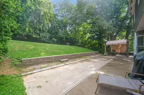Exterior - 2072 Periwinkle Ct, Crescent Springs, KY 41017 photo 9 of 11