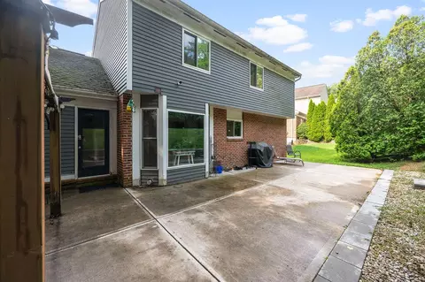 Exterior - 2072 Periwinkle Ct, Crescent Springs, KY 41017 photo 3 of 11